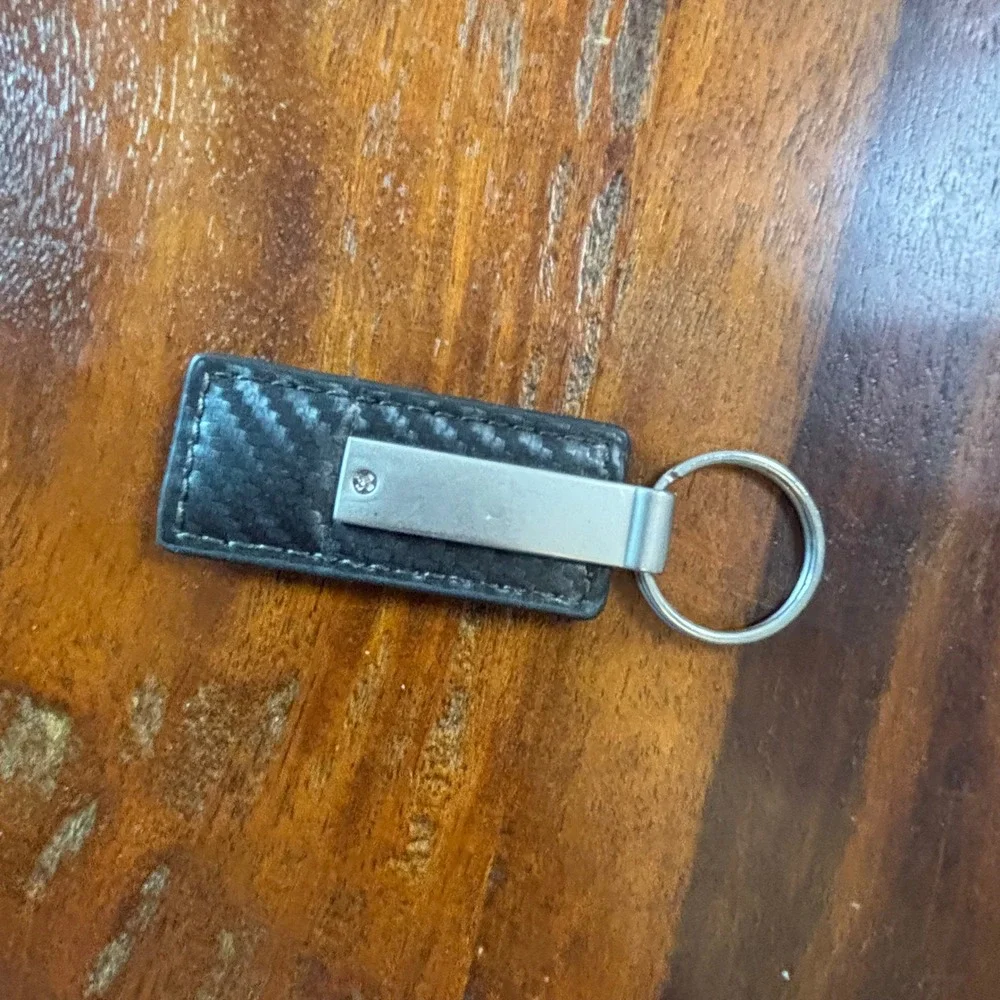 Range Rover Black Carbon Fiber Leather Keychain Brushed Metal Logo Key Fob